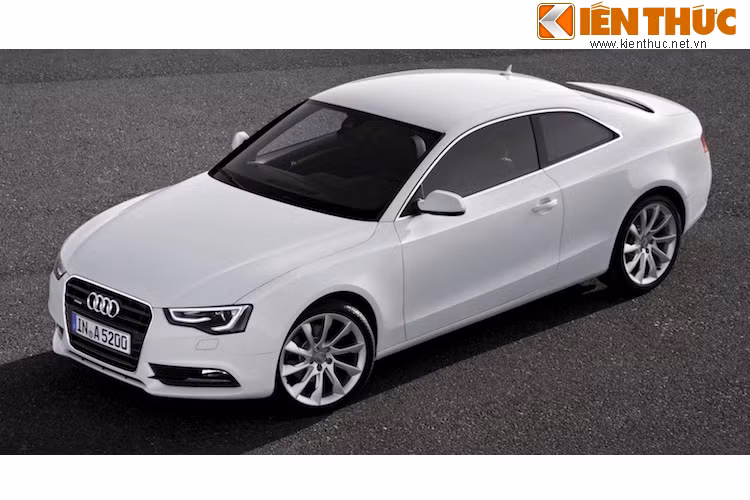Vào năm 2007, thế hệ Audi A5 đầu tiên đã được Audi công bố lần đầu, và được coi là phiên bản coupe của dòng xe sedan A4 nổi tiếng do hãng sản xuất. Sau đó, Audi đã lần lượt giới thiệu thêm các phiên bản coupe, cabriolet và Sportback (coupe 5 cửa) của chiếc xe.
