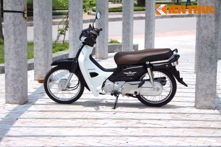 Tại thị trường Việt Nam, Super Dream 110 đang được bán với giá khởi điểm từ 18,7 triệu cho phiên bản màu nâu và 18,99 triệu cho tất cả các bản còn lại. Dù còn một số nhược điểm nhưng với mức giá rẻ, thiết kế đạo mạo và khả năng điều khiển nhẹ nhàng, Honda Dream 2016 là sự lựa chọn hợp lý cho nhóm khách hàng sống trong thành phố có tuổi từ trung niên trở lên.