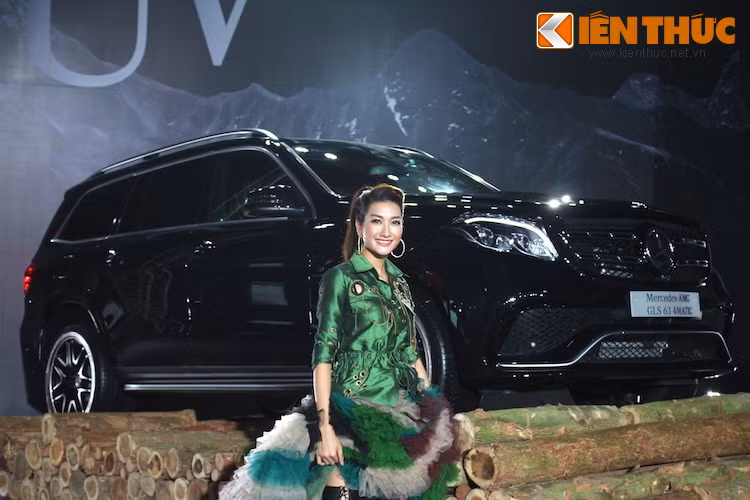 Tuy nhiên, để có thể được làm chủ những tiện nghi mà sức mạnh mà GLS 63 AMG đem lại ở Việt Nam, khách hàng sẽ phải bỏ ra số tiền lên tới 8,429 tỷ đồng. Và cũng như nhiều dòng xe hiệu năng cao với động cơ lớn khác, giá của chiếc xe cũng sẽ tăng lên kể từ sau ngày 1/7 với cách tính thuế tiêu thụ đặc biệt mới.