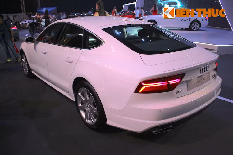 Được nhiều người coi là phiên bản coupe 4 cửa của 6 tại Việt Nam, Audi A7 Sportback có động cơ 3.0 V6 TFSI được kết hợp với hệ thống dẫn động 4 bánh quattro nổi tiếng của hãng.