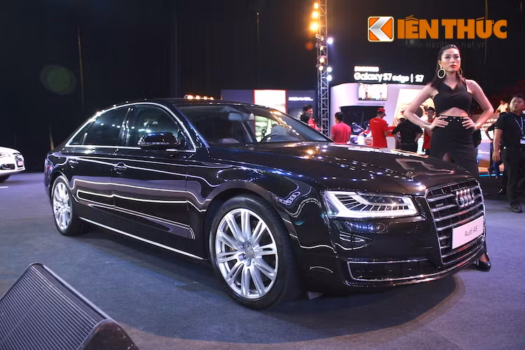 Cuối cùng, dòng xe sedan đẳng cấp nhất của Audi là A8L 4.2l quattro cũng góp mặt tại Progressive. Đây là dòng xe đã gắn liền với diễn viên múa Linh Nga - một trong những đại diện thương hiệu của Audi suốt 5 năm qua.