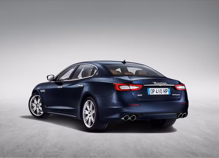 Phiên bản thứ 2 sẽ là Quattroporte S Q4, được trang bị được trang bị động cơ 3.0l V6 tăng áp kép công suất 410 mã lực cùng mô-men xoắn cực đại 550 Nm, kèm theo hệ dẫn động 4 bánh.