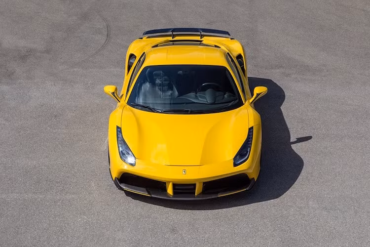 Do 488 GTB vốn đã có thiết kế đẹp mắt nên Novitec Rosso đã không sửa đổi nhiều kiểu dáng của chiếc xe, chỉ trang trí thêm bằng bộ kit khí động học mới do hãng thiết kế.