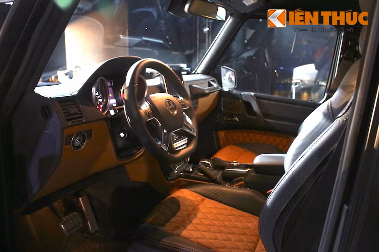 Dù có vẻ ngoài cực "ngầu" nhưng khi mở các cánh cửa của G63 AMG Edition 463 ra, hành khách sẽ được đón chào bởi nội thất sang trọng và tiện nghi, đã được Mercedes nâng cấp liên tục qua hàng chục năm và "sang" không kém gì những dòng xe sedan cao cấp của hãng.