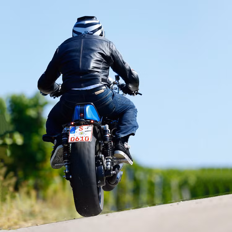 Tạm thời Radical Guzzi đang nhận sản xuất Ristretto với số lượng nhỏ theo đơn đặt hàng của khách. Là một chiếc cafe racer "hàng thửa", Ristretto có giá không rẻ, lên tới 45.000 Euro (tương đương 1,1 tỷ). Mặc dù vậy, hiện xưởng đã giao được 3 chiếc Ristretto tới tay các khách hàng đam mê.