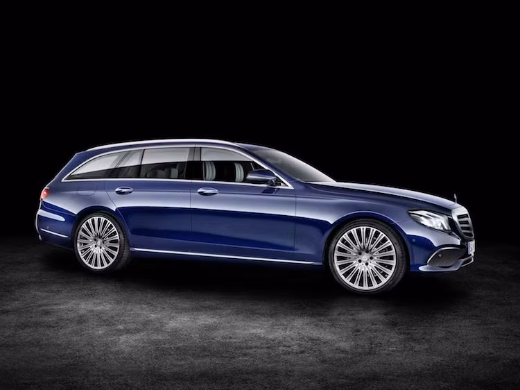 Có lịch sử từ năm 1966 với "tiển thân" là chiếc 200D Universal, Mercedes E-Class Wagon nay đã bước sang thế hệ thứ 6. Dựa trên dòng E-Class Sedan, E-Class Wagon còn có các tên gọi khác như E-Class T hay E-Class Estate.