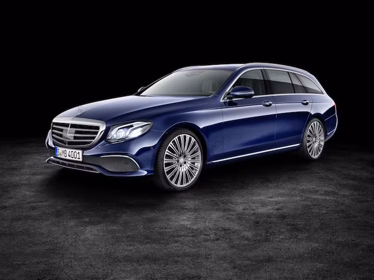 Bước sang thế hệ mới, Mercedes E-Class Wagon mới sẽ sử dụng chung nền tảng chassis dẫn động cầu sau của Mercedes với tên gọi MRA, giống như C-Class và S-Class. Phần đầu chiếc xe cũng được thiết kế theo phong cách mới nhất của Mercedes, khiến nó trông rất giống 2 dòng xe truyền thống còn lại của Mercedes.