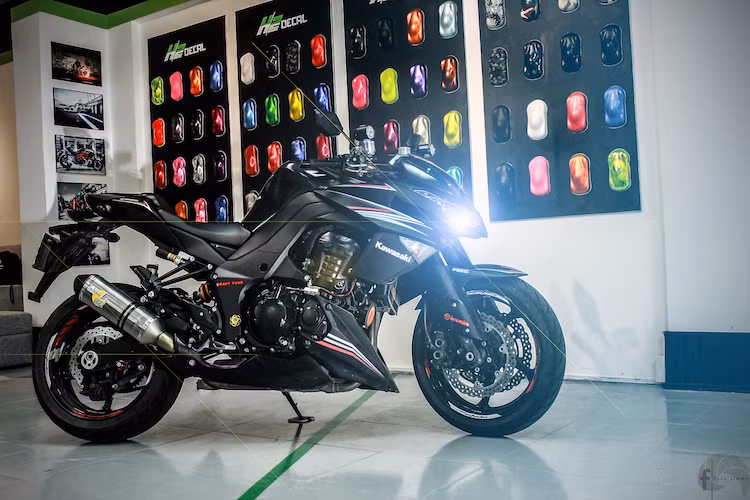 Dù thế hệ Z1000 mới với ngôn ngữ thiết kế Sugomi cực "ngầu" ra đời vào năm 2014, nhưng những chiếc xe môtô Kawasaki Z1000 đời cũ vẫn được khá nhiều biker ưa chuộng bởi sở hữu khung và động cơ tương tự nhưng có giá rẻ hơn.