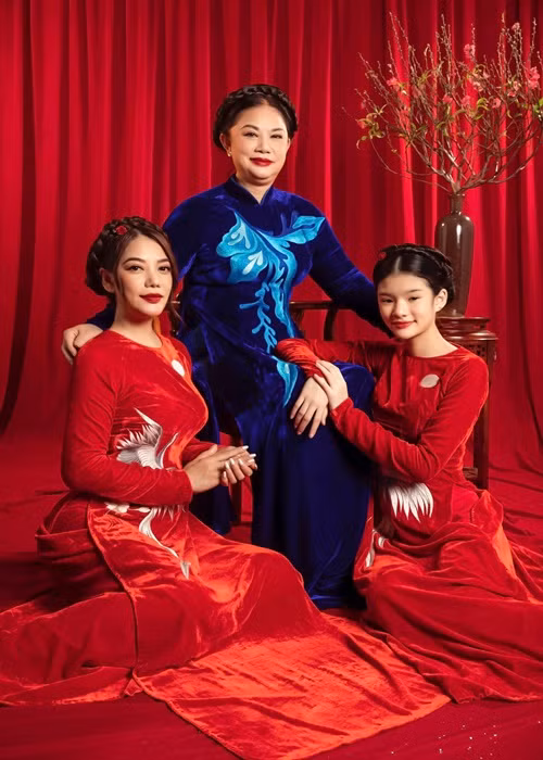 Năm nay, bà Minh Phương - mẹ đẻ của Trương Ngọc Ánh bước vào độ tuổi U70 (sinh năm 1958).