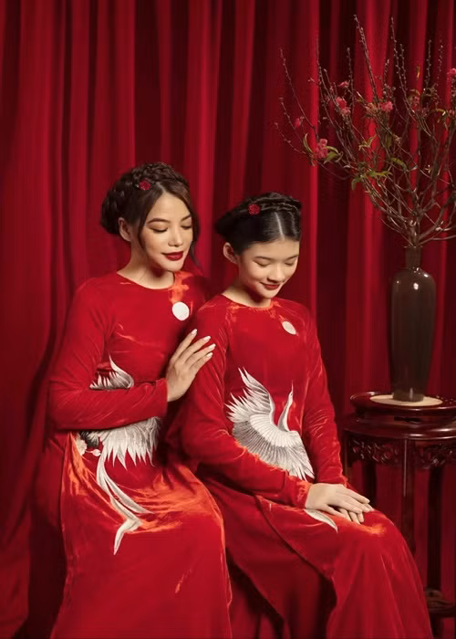 Bước vào độ tuổi 14, Devon cao ráo, xinh đẹp.