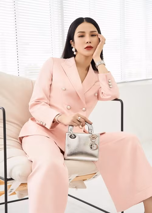 Diệp Lâm Anh cho rằng sự xuất hiện của người thứ ba không phải khởi đầu nhưng là giọt nước tràn ly khiến hôn nhân của cô đổ vỡ hoàn toàn. Ảnh: FB Diệp Lâm Anh