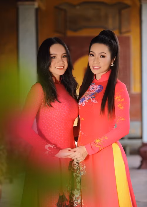 Khánh Ngân sinh năm 2002, là con gái đầu lòng của Á hậu Trịnh Kim Chi và doanh nhân Trấn Phương. Ảnh: VOV