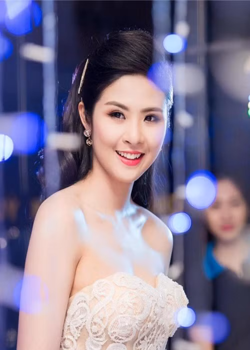 Do dịch bệnh, Ngọc Hân từng hoãn cưới trong năm 2020. Nàng hoa hậu chia sẻ, cô đang tính toán về một đám cưới quy mô nhỏ trong năm 2022.