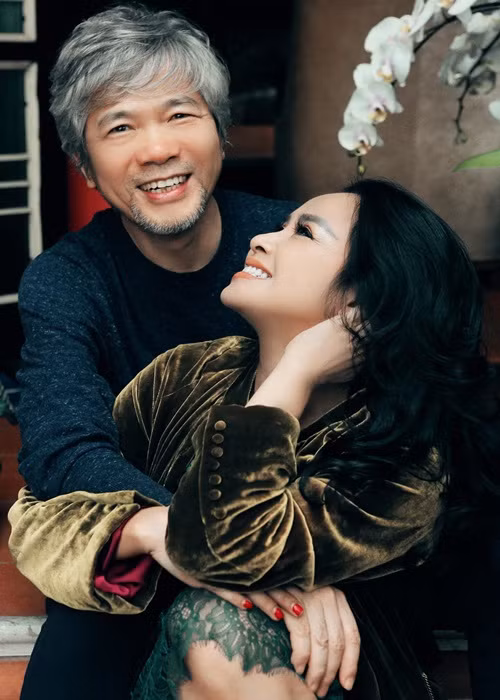 Diva Thanh Lam và bác sĩ Bùi Tiến Hùng tổ chức lễ dạm ngõ vào tháng 6/2021. Nhiều khán giả ngóng đợi đám cưới của cặp đôi này.