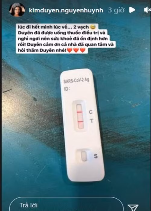 Kim Duyên đang điều trị tại nhà. Sức khỏe của cô hiện tại ổn định hơn sau khi uống thuốc và nghỉ ngơi.