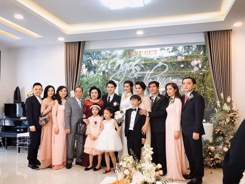  Đông Nhi - Ông Cao Thắng kết hôn năm 2019. Trước đám cưới, Đông Nhi được lòng gia đình Ông Cao Thắng.