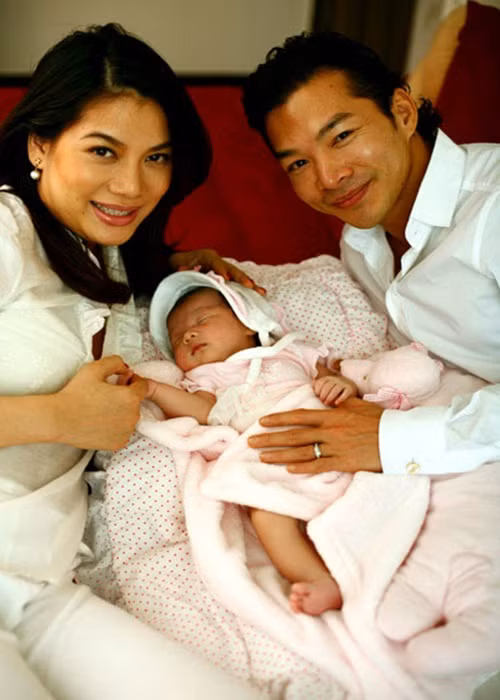 Ngày mặn nồng, Trương Ngọc Ánh - Trần Bảo Sơn luôn dành cho nhau lời có cánh. Trương Ngọc Ánh khen Bảo Sơn là người chồng tuyệt vời. Trần Bảo Sơn cho biết, vợ đảm đang, xinh đẹp. Ảnh: Vietnamnet