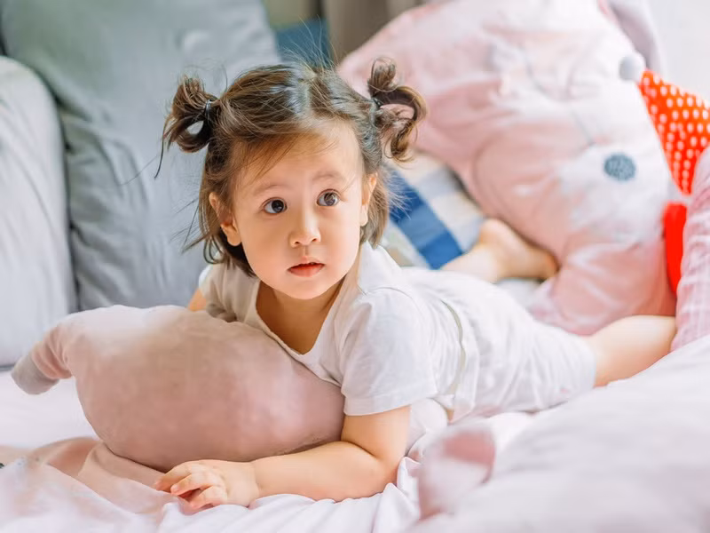 Bé Tết được búi tóc Na Tra nên bị hiểu nhầm là con gái.