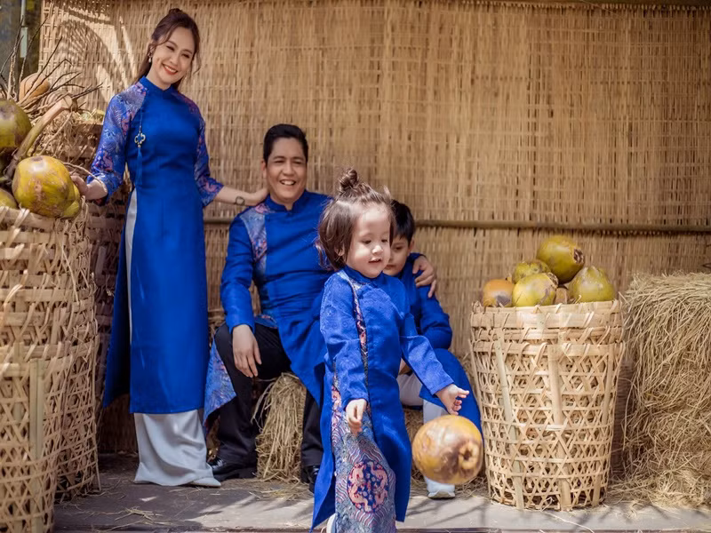 Bé Đỗ Thiên Phú là con trai thứ hai của Thanh Thúy - Đức Thịnh. Cậu nhóc có tên thân mật là Tết vì sinh vào mùng 3 Tết Nguyên đán 2019.
