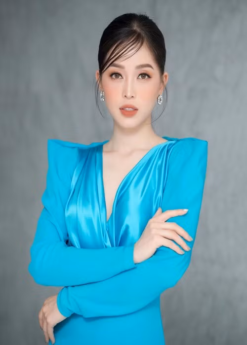 Sinh năm 1998, Á hậu Phương Nga cũng là mỹ nhân Việt cầm tinh con hổ. Cô giành danh hiệu á hậu 1 cuộc thi Hoa hậu Việt Nam 2018 và lọt top 10 cuộc thi Hoa hậu Hòa bình Quốc tế 2018.