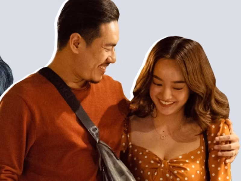 Kiều Minh Tuấn chia sẻ, khi đóng "Tiệc trăng máu", đôi lúc anh bị nồng nhiệt quá như trong cảnh hôn nên đạo diễn bảo phải tiết chế lại. Ảnh: VTC