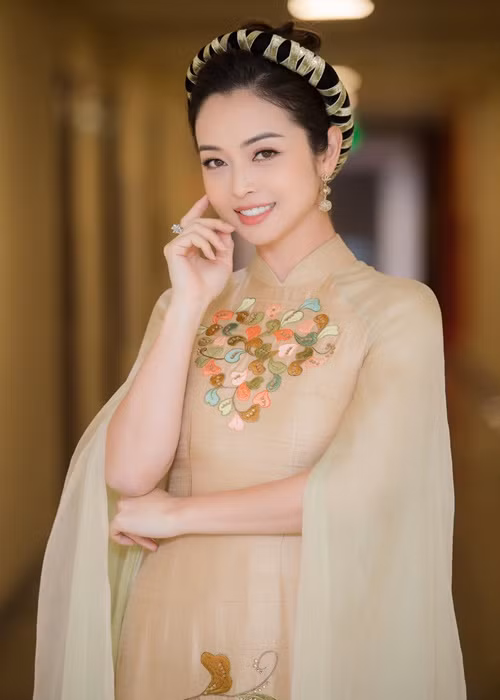 Nữ MC đã bước sang tuổi 37, vóc dáng vẫn thon gọn dù 4 lần sinh nở.