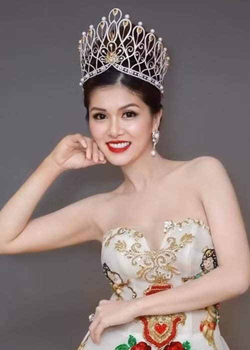 Cuộc sống giàu có, hạnh phúc của Oanh Yến vừa tố Trà Ngọc Hằng Cuoc song giau co, hanh phuc cua Oanh Yen vua to Tra Ngoc Hang