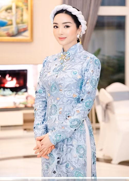 Giáng My khoe vẻ đẹp không tuổi khiến bao người ngưỡng mộ.