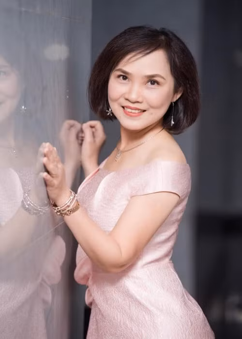 Anh Thơ đã kết hôn với một kỹ sư. Vợ chồng cô có hai con chung, đủ nếp đủ tẻ. Ảnh: FBNV