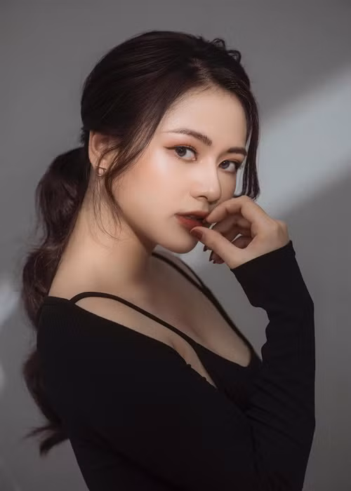 Ngoài vẻ xinh đẹp, Việt Hoa còn gây ấn tượng bởi lối diễn xuất tự nhiên. Ảnh: FB Việt Hoa