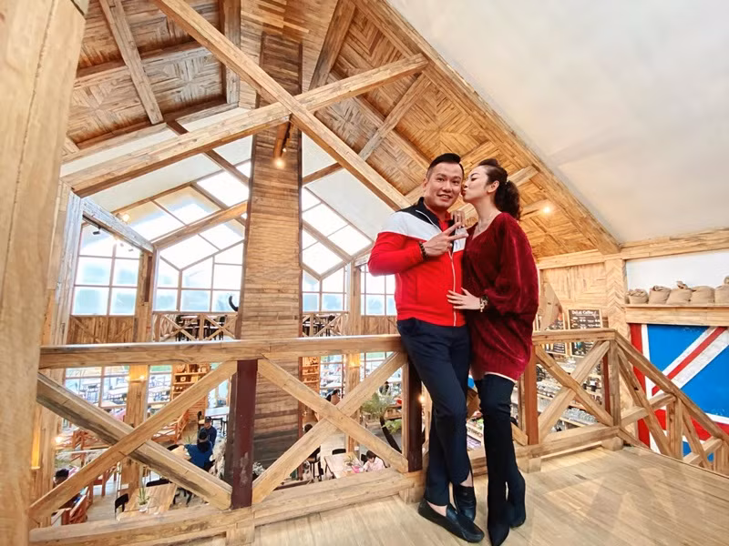 Jennifer Phạm sinh cho ông xã doanh nhân ba nhóc tỳ kháu khỉnh: 2 gái, 1 trai.