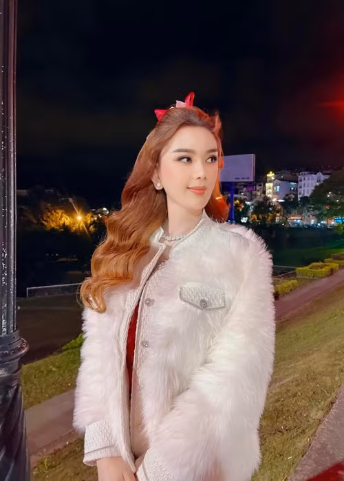 Trên trang cá nhân, Lâm Khánh Chi vừa viết: "Người ta có thể quên đi điều bạn nói, như những gì bạn để lại trong lòng họ thì không bao giờ nhạt phai".
