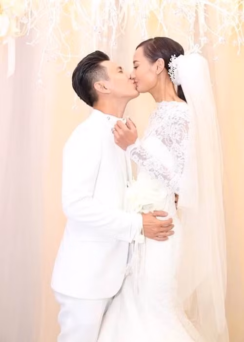 Ngày mới gắn bó, Lê Thúy - Đỗ An bị nhiều người dị nghị. Có người cho rằng Đỗ An điển trai như vậy cưới Lê Thúy chỉ để che giấu giới tính.