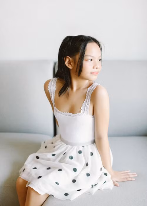Càng lớn, Tuệ Lâm càng xinh. Nhiều người nhận xét, cô nhóc thừa hưởng những nét đẹp của cả bố lẫn mẹ.