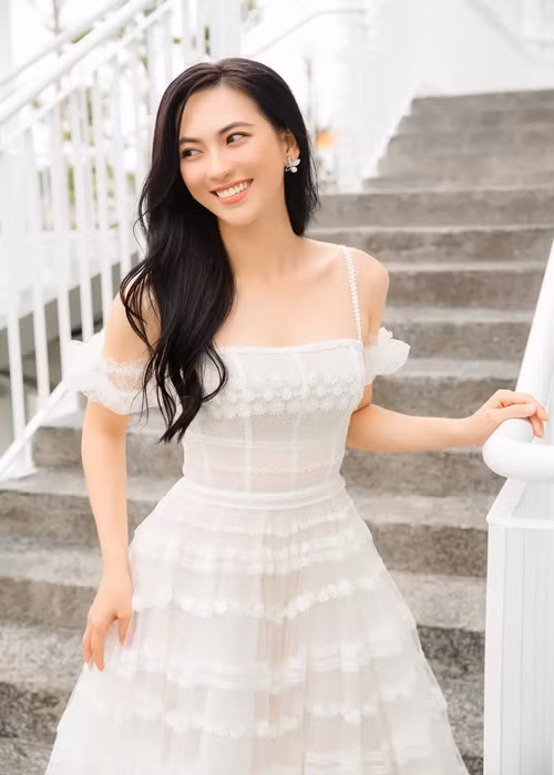 Phương Anh Đào gây chú ý bởi chiều cao lý tưởng, gương mặt hài hòa.