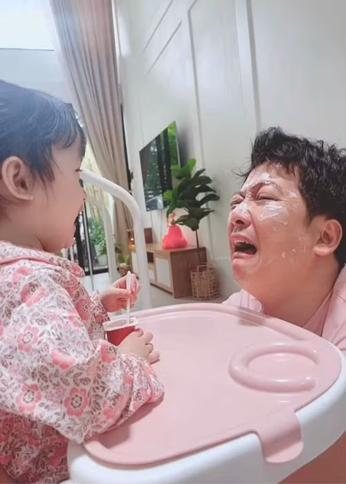 Trường Giang từng cho biết, việc để cho khán giả biết mặt con hay không thì cần phải tôn trọng quyết định của con sau này.