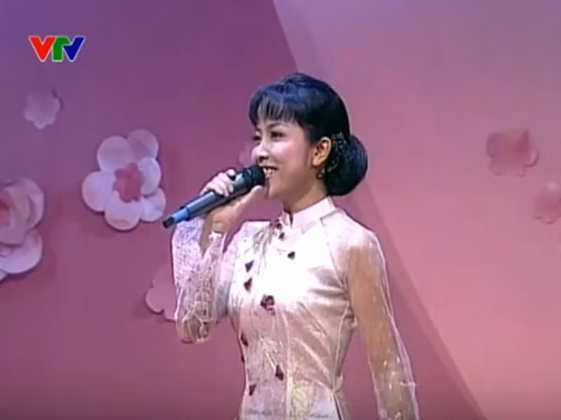 Nhin lai loat anh MC Thao Van dan chuong trinh Tao Quan