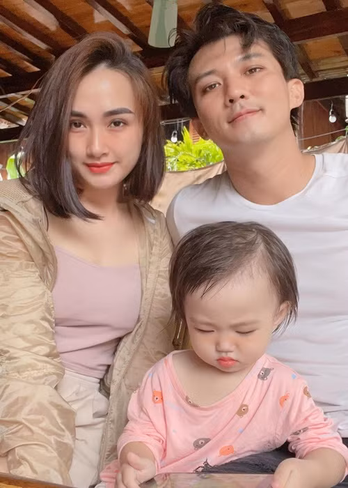 Hà Việt Dũng chia sẻ, Hà Nhung rất cởi mở và thông cảm cho công việc của anh.