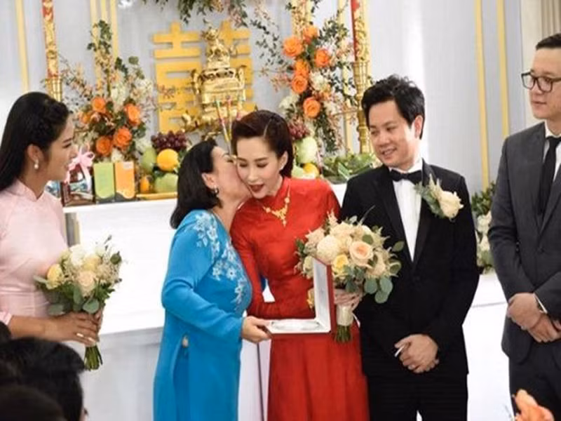 Mẹ chồng của Thu Thảo là doanh nhân Dương Thanh Thủy. Ảnh: Sức khỏe và đời sống
