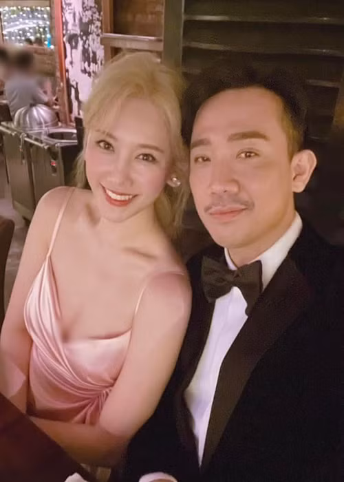 Hari Won nhuộm tóc bạch kim, mặc gợi cảm bên Trấn Thành Hari Won nhuom toc bach kim, mac goi cam ben Tran Thanh