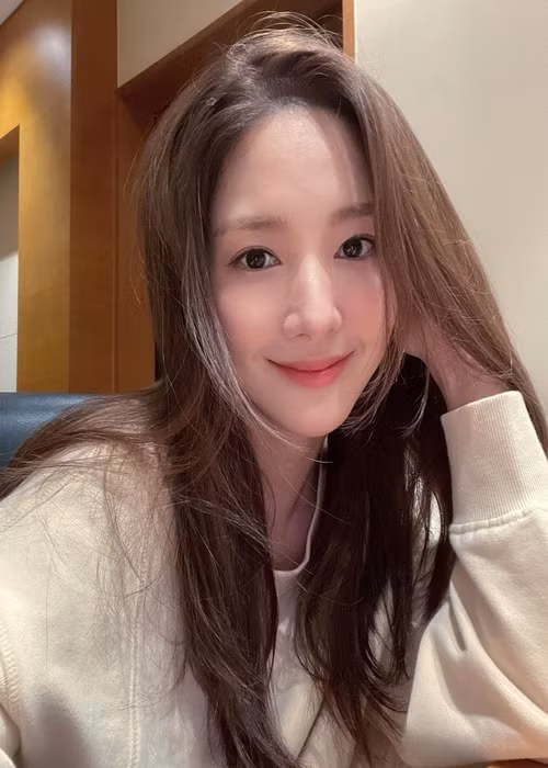 Park Min Young khoe vẻ đẹp không tì vết ở đời thường khiến trái tim của bao chàng trai phải rung động.