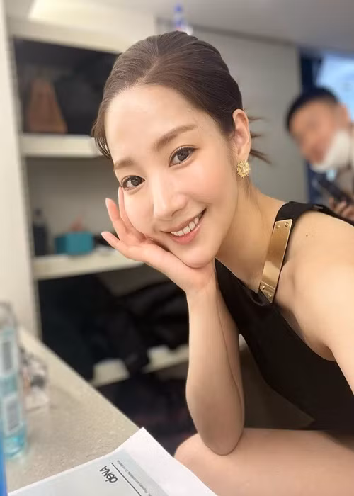 Mỹ nhân xứ Hàn được nhiều khán giả yêu mến cũng bởi đời tư sạch scandal.