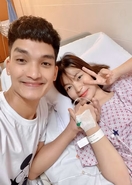 Tháng 12/2020, Thảo Vy lâm bồn trước ngày dự sinh khoảng 1 tháng. Chứng kiến vợ sinh con vất vả, Mạc Văn Khoa nhiều lần bật khóc. Nam diễn viên hài cố gắng chăm con gái để bé tăng cân. Khi Thảo Vy đề cập đến việc sinh thêm con, Mạc Văn Khoa muốn chờ ít nhất 3 năm do vợ sinh mổ.