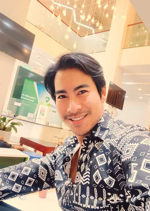 Trước lời phủ nhận của Thanh Bình, cô gái tên T rất bức xúc. Người này cho biết, cô đang giữ đầy đủ bằng chứng cả hai hẹn hò hơn 1 năm qua. "Anh cạn tình chối bỏ thì đừng trách em tại sao phải hủy hoại cuộc đời anh", T nhắn nhủ chồng cũ của Ngọc Lan. Ảnh: FBNV