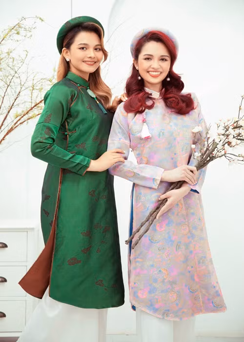 Diệu My ghi điểm với nụ cười rạng rỡ tỏa nắng, Diệu Ly được khen ngợi là thừa hưởng vẻ đẹp lai, cuốn hút và duyên dáng không kém cạnh mẹ.