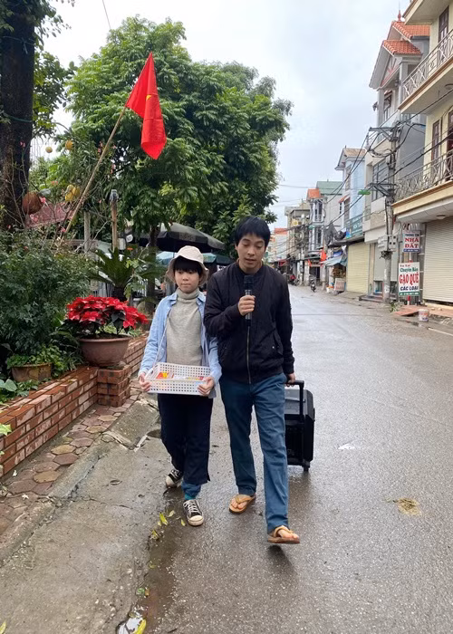 Diễn viên Thái Dương được nhiều cư dân mạng biết đến qua các sản phẩm nhạc chế như "Đại ca bất đắc dĩ", "Cưới luôn sợ gì", "Bạch Tuyết phiêu lưu ký", "Chuyện tình chàng thợ xây". Gần đây, Thái Dương đóng phim "Thương ngày nắng về".