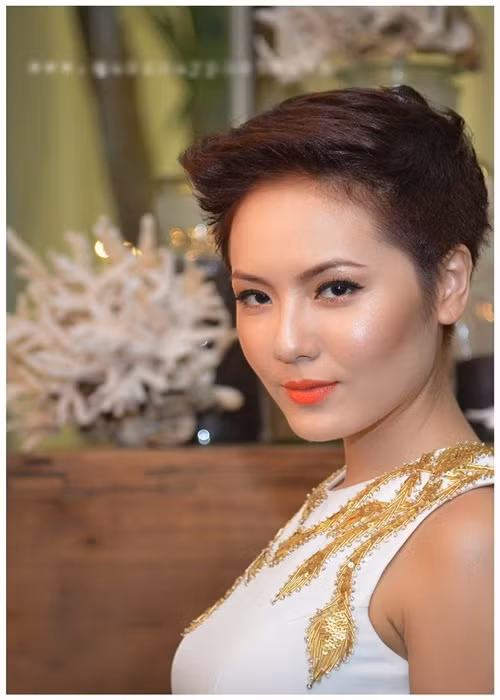 Phương Linh là ca sĩ bước ra từ cuộc thi Sao Mai. Năm 2005, cô giành giải nhì dòng nhạc nhẹ ở cuộc thi này. Ảnh: FB Phương Linh