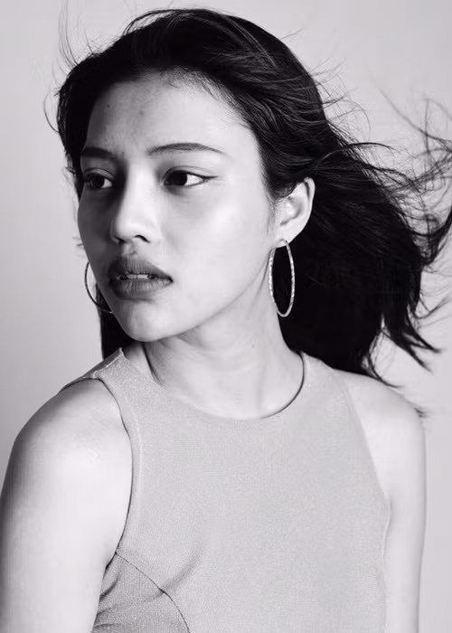 Nguyễn Tuyết sinh năm 1993. Ngoài danh hiệu top 6 Vietnam's Next Top Model 2011, cô từng lọt top 30 Hoa hậu Phụ nữ Việt Nam qua ảnh - Miss Photo 2012.