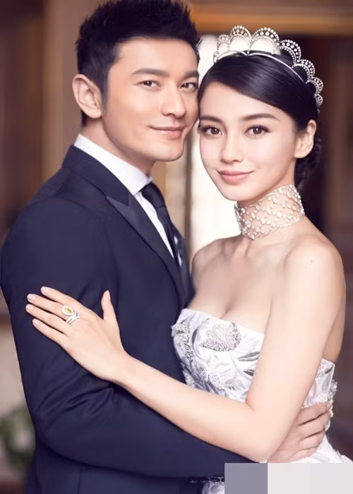 Sau khi thừa nhận chuyện tình cảm, cặp đôi liên tục khoe ảnh ngọt ngào bên nhau cũng như lời ngôn tình.