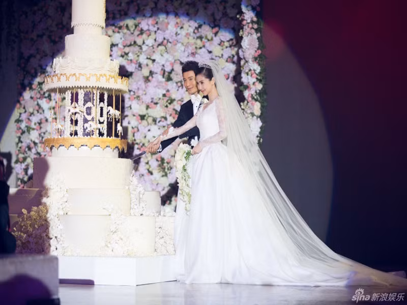 Hàng trăm nghệ sĩ nổi tiếng của showbiz xứ Trung dự đám cưới của Huỳnh Hiểu Minh.